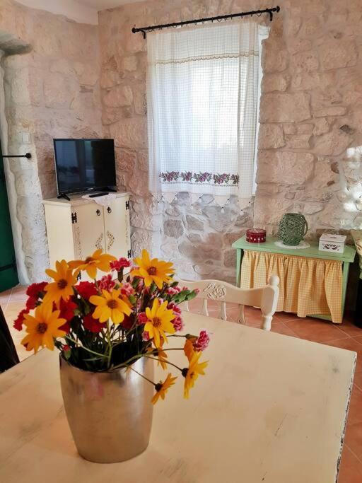 Vintage Stone House Eldo In Podaspilje, Omis Bagian luar foto