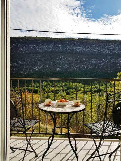 Vintage Stone House Eldo In Podaspilje, Omis Bagian luar foto
