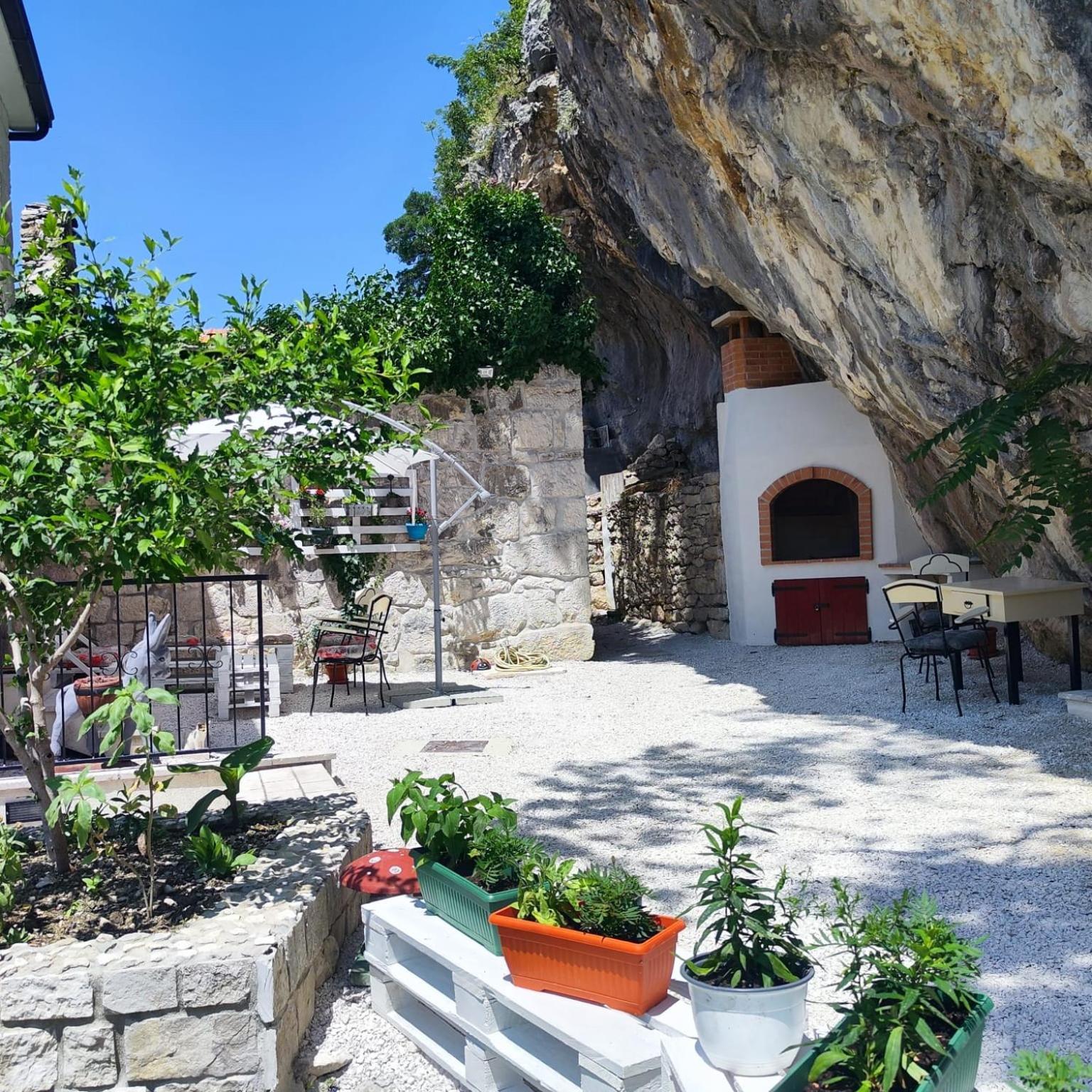 Vintage Stone House Eldo In Podaspilje, Omis Bagian luar foto